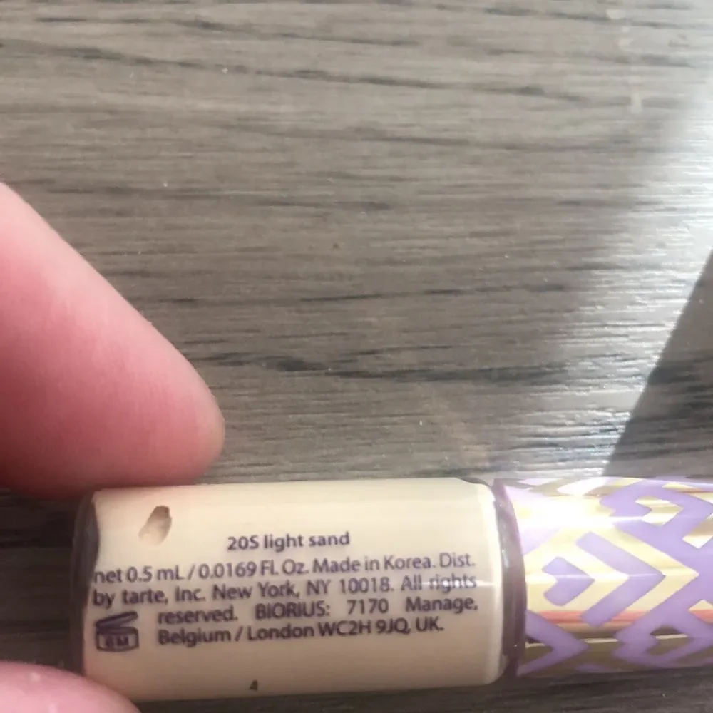 Travel Size Shape Tape Ultra Creamy Concealer color 20s light sand Size 0.03 oz|